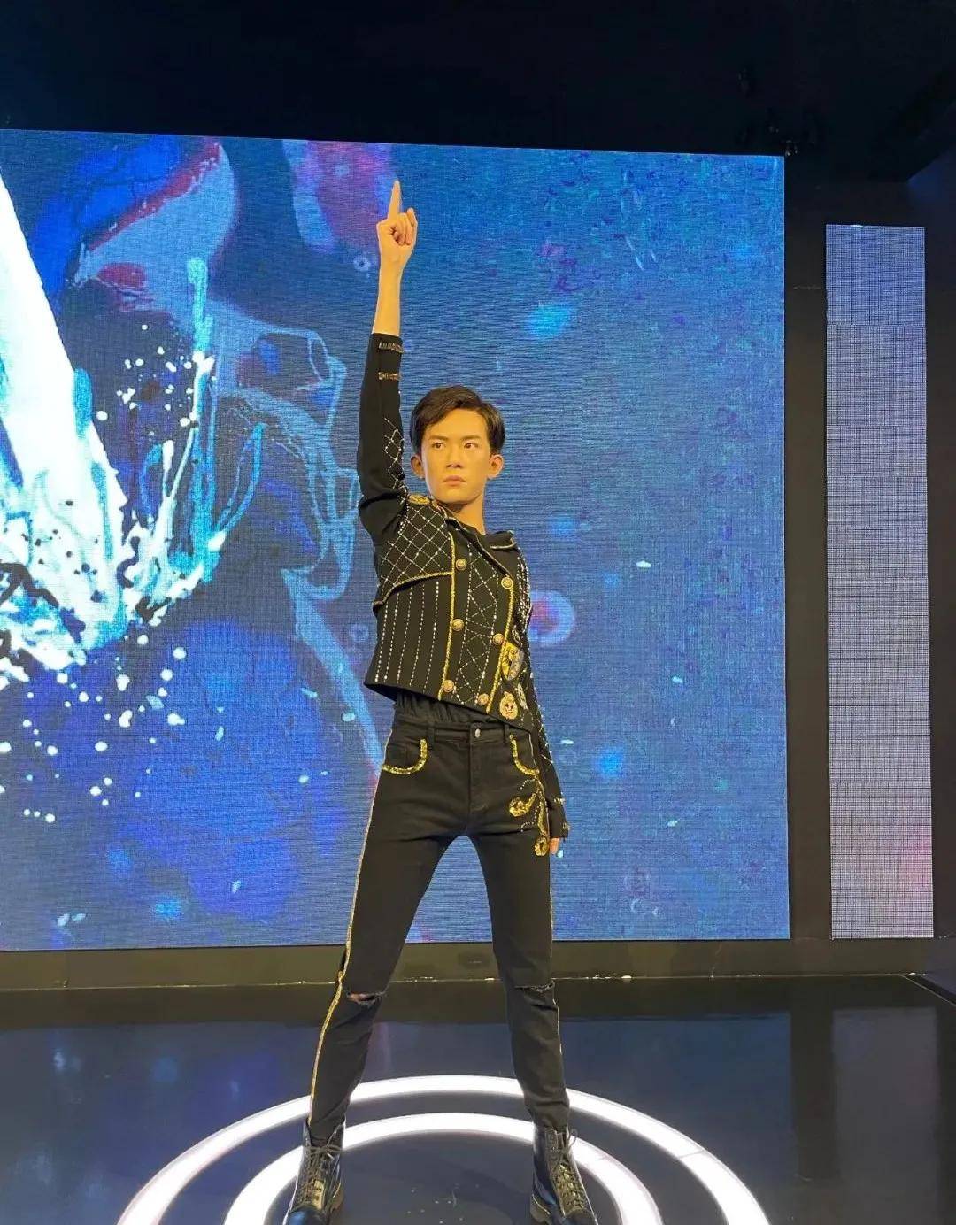 原创哈哈哈谁敢信这是杨幂啊要被这些明星蜡像翻车名场面笑不活了