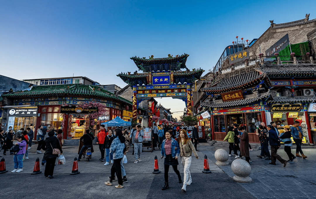 以钟楼街,鼓楼街,帽儿巷,靴巷为骨架,秉持"应保尽保,能留则留,宜空则