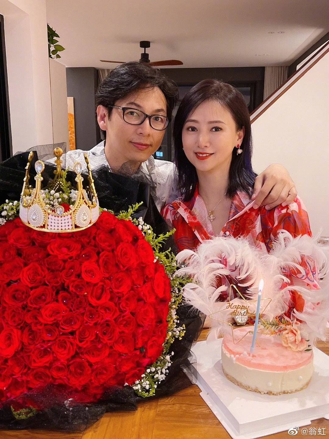 翁虹晒婚纱照庆水晶婚 与丈夫相识4月闪婚 14岁爱女美貌似妈妈 刘冠廷 婚姻 纪念日