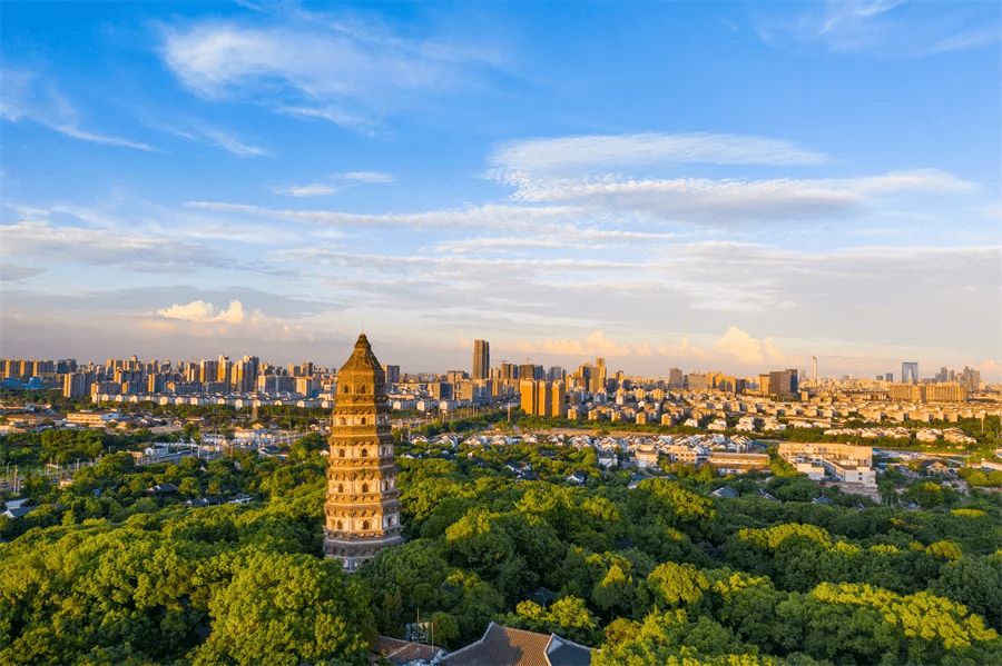 南濠街,就是現在蘇州閶門外的南浩街,因為閶門以南的護城河叫南濠,因