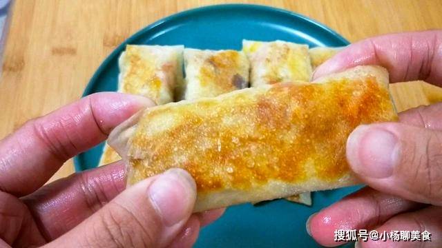 葱花|剩米饭别光炒着吃了，教你新做法，外酥里软，一顿5个都不够吃