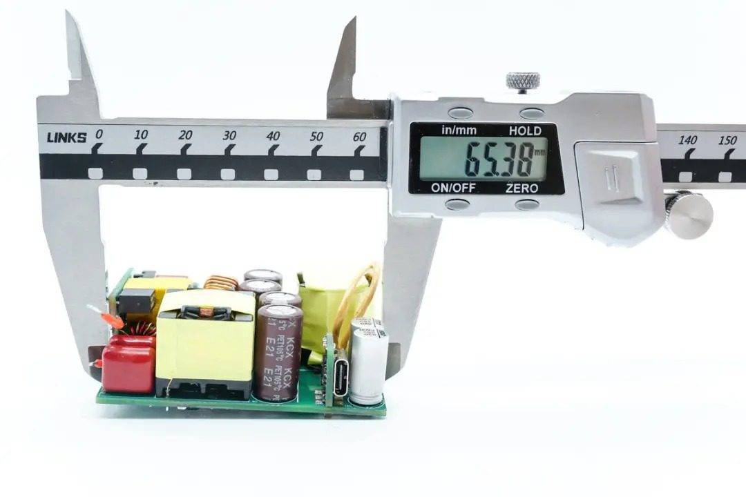 必易微带来PFC+QR全套国产120W氮化镓快充解决方案