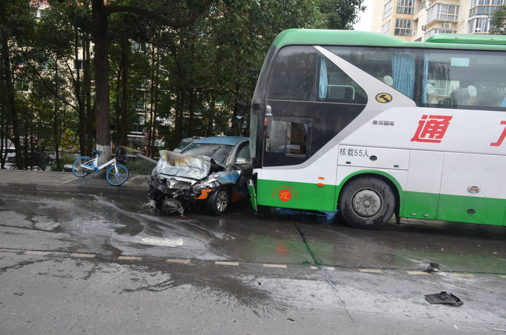 绵阳出租车出车祸图片