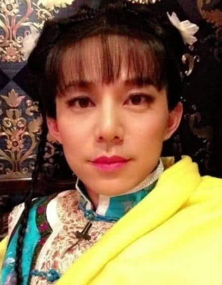 古代 3位男星的古代女装照，何炅变成小燕子，吴京“媒婆装”风情万种