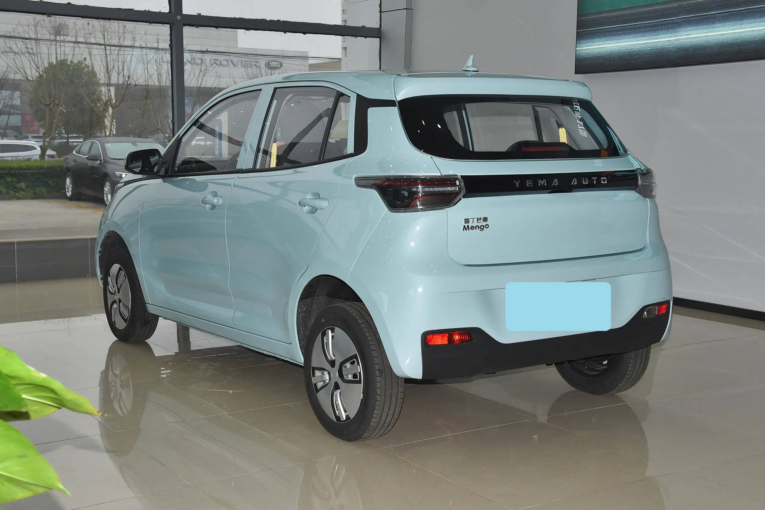 外观时尚性价比高起售价298万元试驾体验雷丁芒果