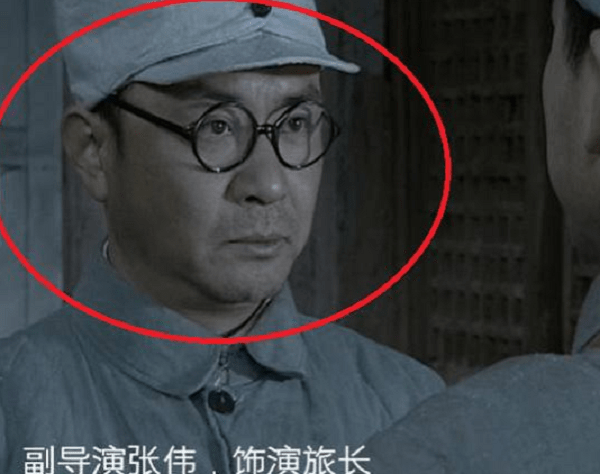 亮剑》这部剧中,如果要说李云龙最怕谁,恐怕就是饰演旅长的副导演张伟