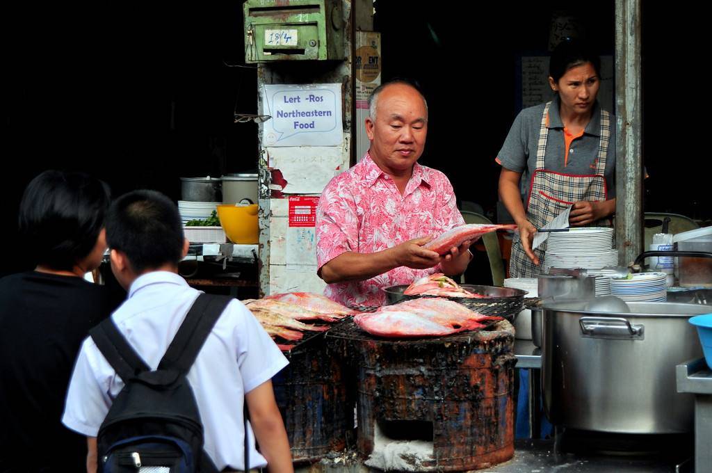为何泰国人做菜，总要撒上几颗“老鼠屎”？说出来你可能不信