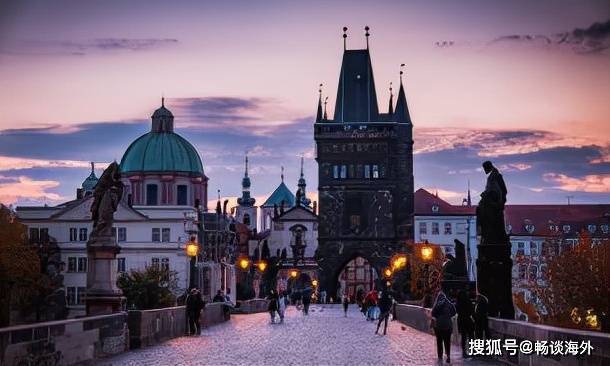 捷克身份末班车，布拉格广场有多少古迹美景？