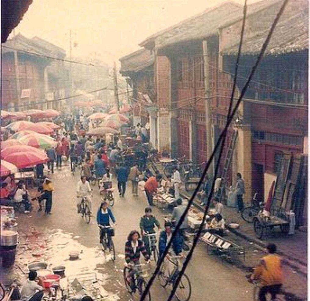 1987年云南昆明老照片，看下这些街头景象、城市风光，你认得不？