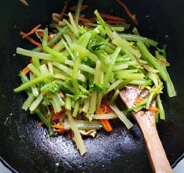 芹菜炒肉丝怎么挑芹菜 07140b192a364d89aacc4c144daa4dfa.jpeg