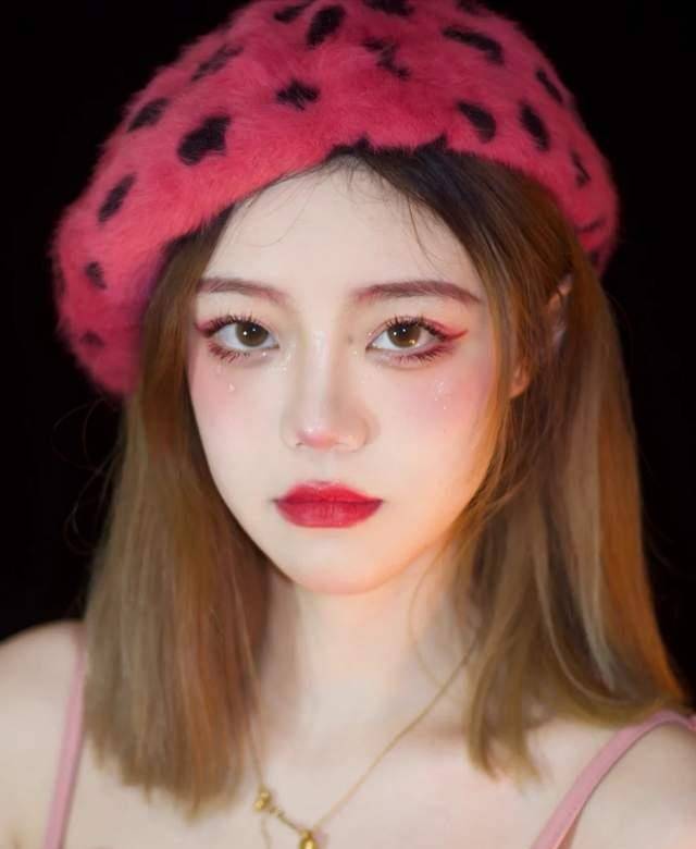 眼睫毛过年聚会，试试“渣女风”妆容，不说多惊艳，但是真的“渣”
