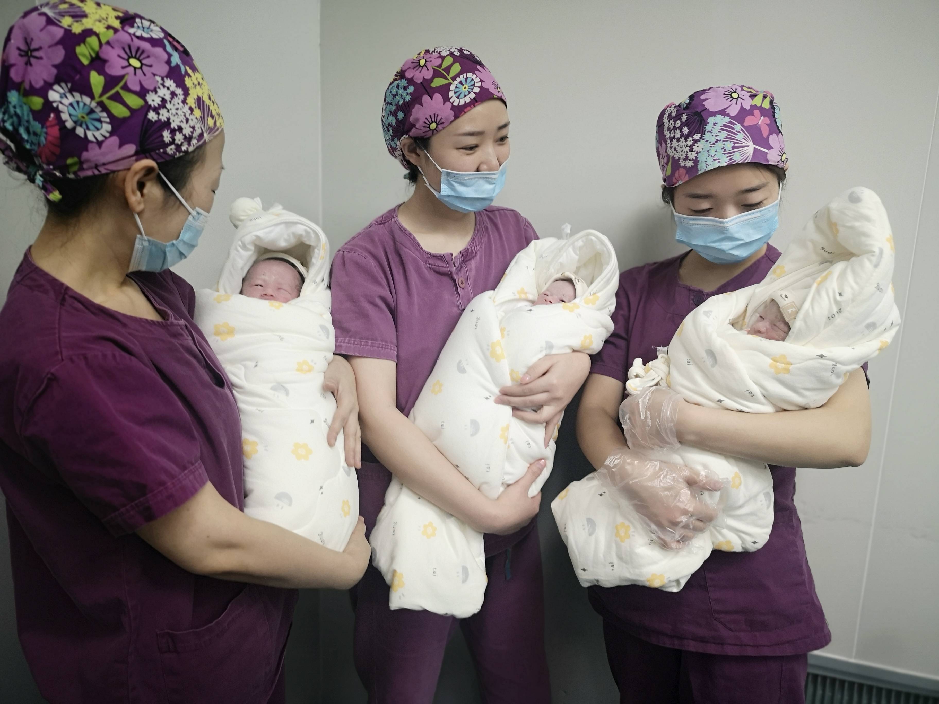 一月内,绵阳市人民医院迎来两孕产妇生产三胞胎