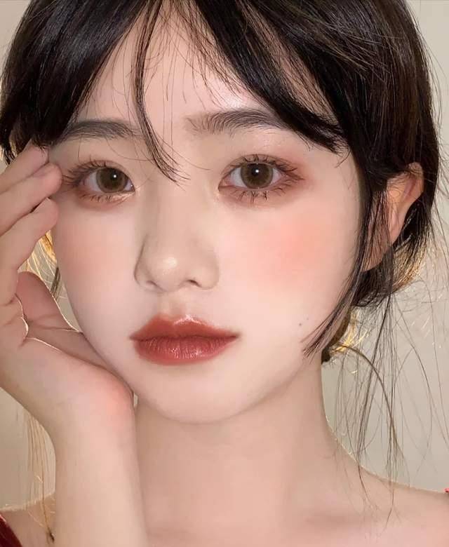 眼睫毛过年聚会，试试“渣女风”妆容，不说多惊艳，但是真的“渣”
