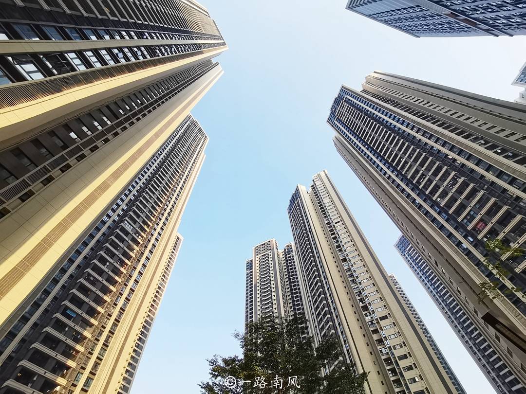 城区|广州荔湾崛起一座新城，高楼密集像香港城区，有人却说没有荔湾味