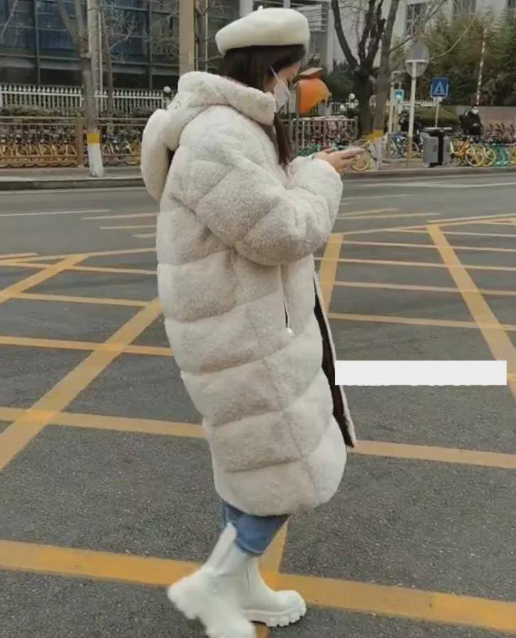 张小斐 春晚私服比拼：赵丽颖千元夹克可爱减龄，张小斐万元大衣输给宋茜