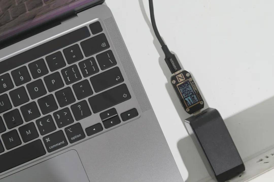 笔记本电脑应该边用边充电，还是没电再充？很多人一直做错