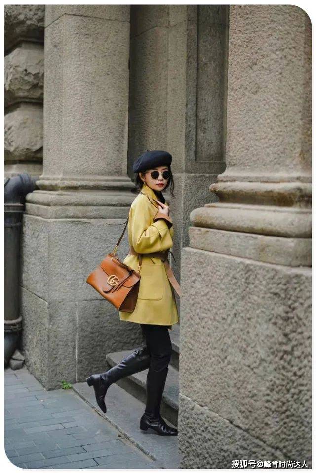 颜色 今年秋冬有种流行色叫“焦糖色”，温暖又气质，三木都很爱穿