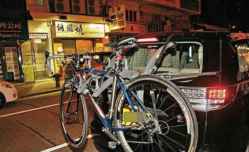 周星驰换车了座驾比以前的车贵20多万不过依旧低调