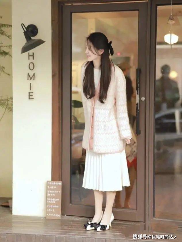 裙子 早春简约款怎么穿出“大牌范”？这几种搭配思路，蜕变从外到内
