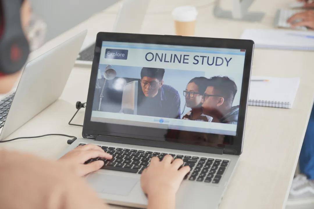 笔记本电脑应该边用边充电，还是没电再充？很多人一直做错