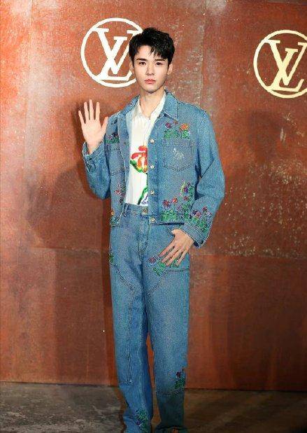 品牌 LV大秀红毯来了！热巴暴露发际线，周冬雨瘦过头，刘亦菲状态绝佳