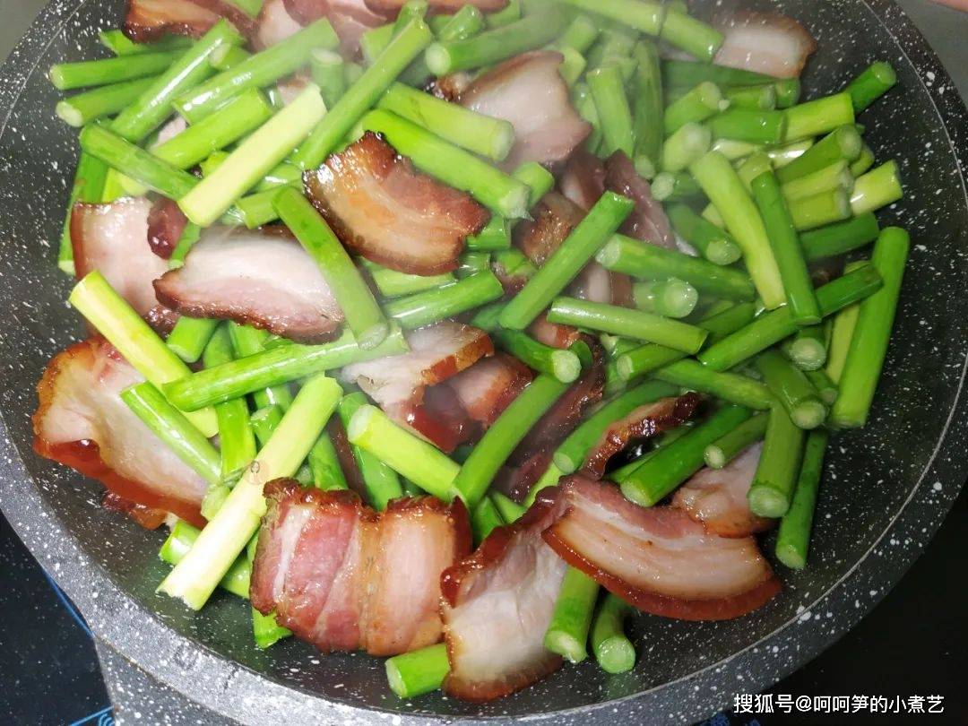 怎样做腊肉炒白菜蒜苗好吃 824d6433a1134c5e9147d867636c3f46.jpeg