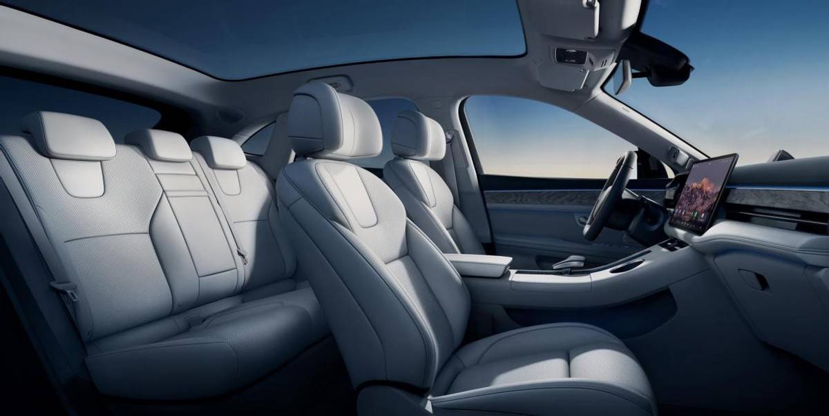 新能源汽车最新佳作aito问界m5站在巨人的肩膀上前行