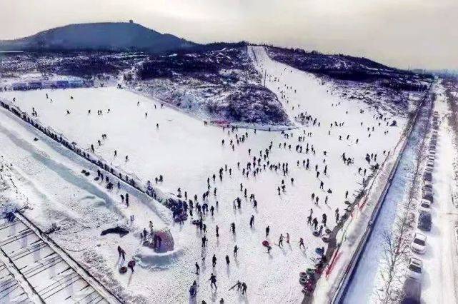 淄博齐乐梦华滑雪场图片