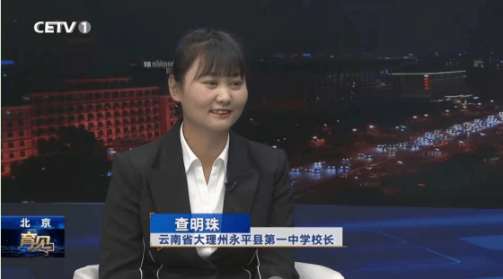 中国教育电视台主持人首先请赵校长介绍什么是"271"教育模式.