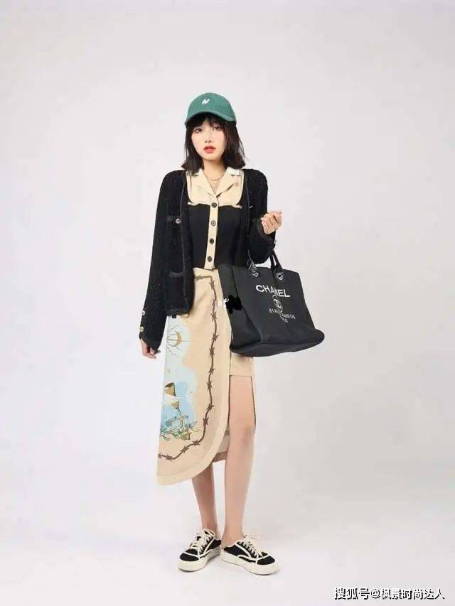 黑色 今年过年“珍珠奶茶色”火了,显白减龄有气质,穿出优雅女人味