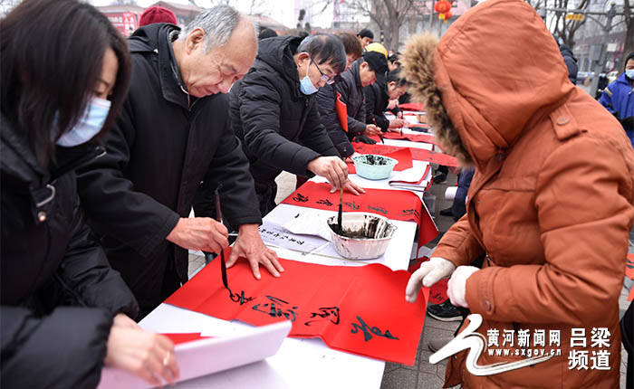 市民|「新春走基层」文水县文联、县文旅局开展2022年虎年祝福送春联活动