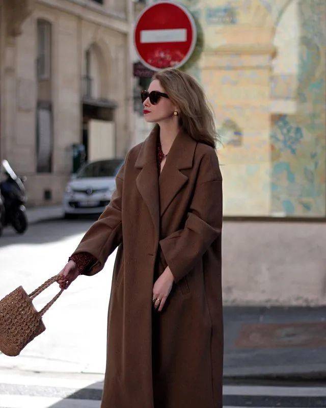 棕色 Solene Lara用穿搭表现出内敛的法式诱惑|博主推荐