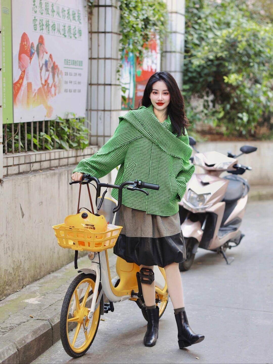 下装 果然“毛呢外套”才是yyds，这样搭配保暖又舒适，普通人也能驾驭