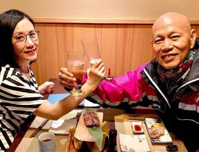 72岁汪明荃生日获惊喜献吻 两度患癌与罗家英相守三十年甜蜜依旧