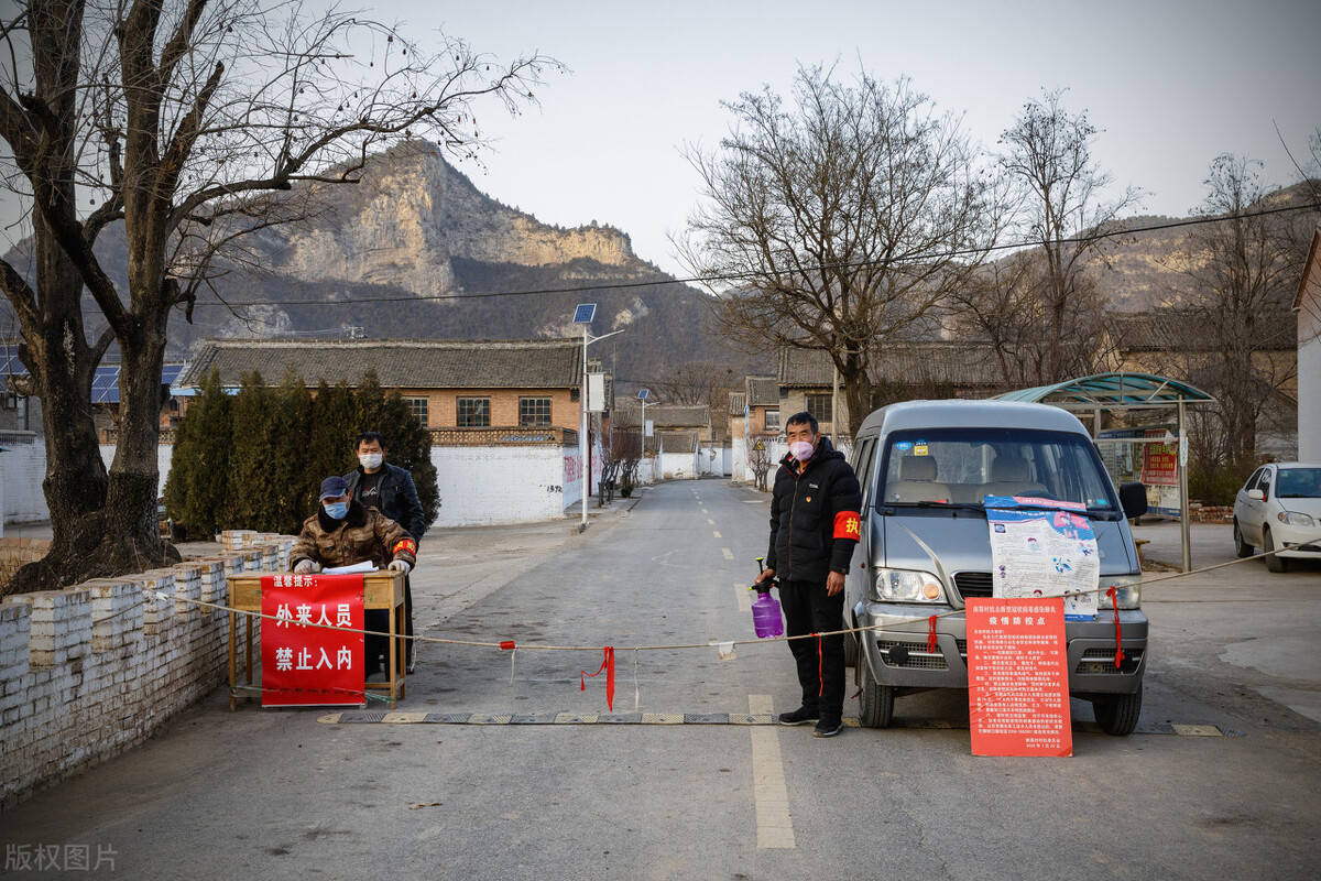 防疫村口封路图片图片