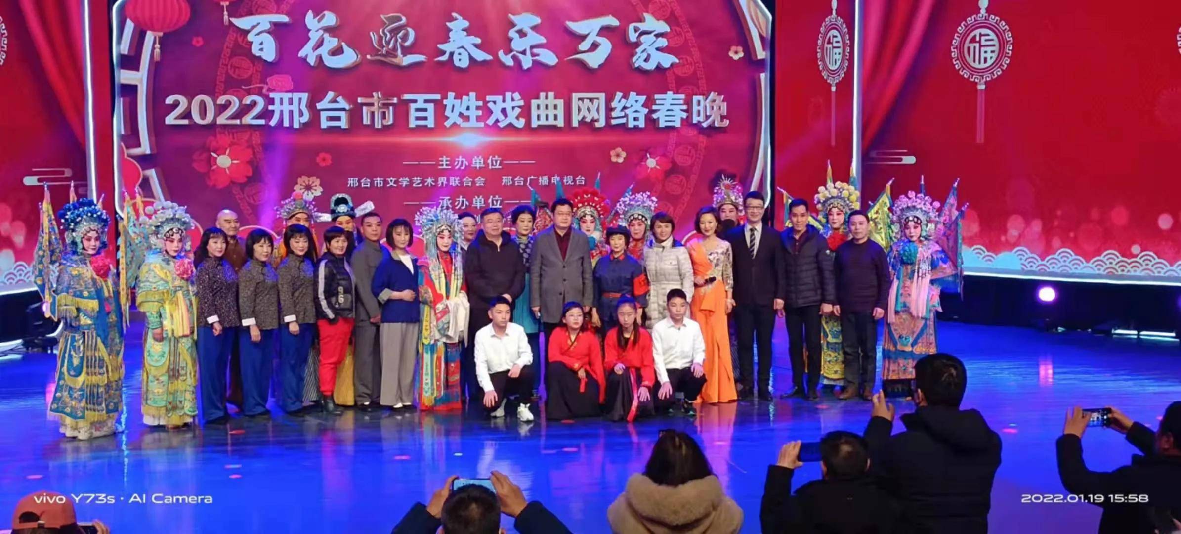 2013年,他组织成立威县冯庄乱弹艺术团有限公司,2015年组织剧团演员