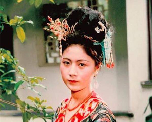 杨春霞|《西游记》美女今昔对比图：白骨夫人满头白发，嫦娥依旧美艳动人