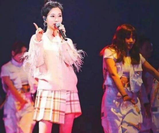 结局|“斗鱼一姐”冯提莫，30岁就这样写好了她的结局