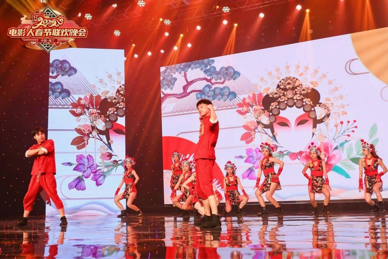 何展宇|朱槿花开 电影人在 2022《电影人春节联欢晚会》成功录制