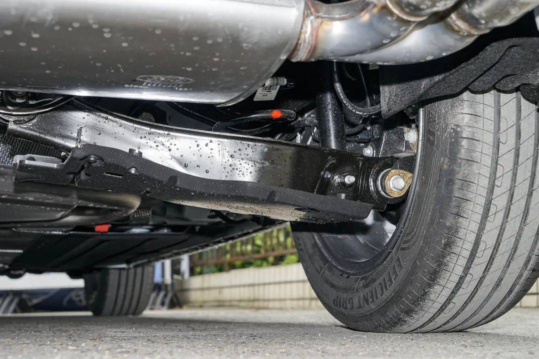 试驾福克斯active颜值高底盘扎实可惜是三缸机