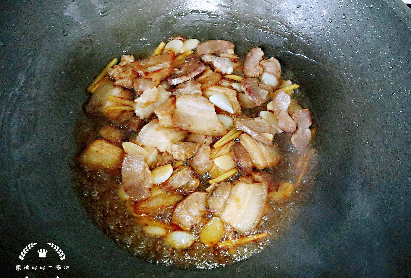 加入适量|这菜看起来老，吃起来却很嫩，放点肉一起炒，肉香菜更香，真好吃