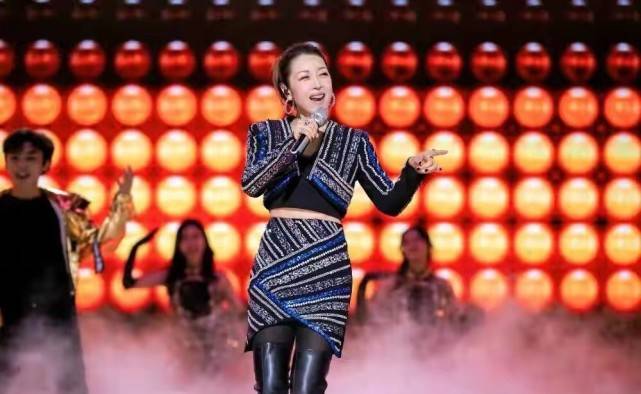 身材 天后孙悦高调回归！50岁穿女团风不翻车，时隔7年首次公开亮相