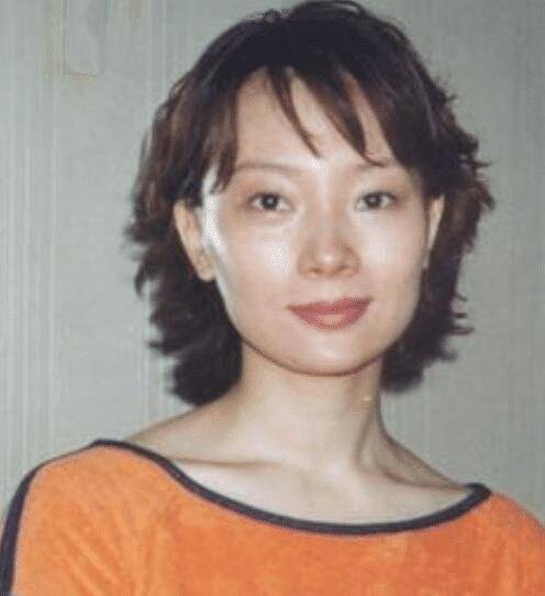 下巴她是整容最成功的一位女星，翻看18年前旧照，网友：吓倒一片啊