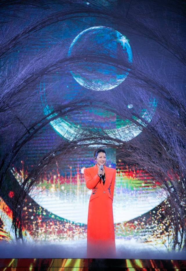 身材 天后孙悦高调回归！50岁穿女团风不翻车，时隔7年首次公开亮相