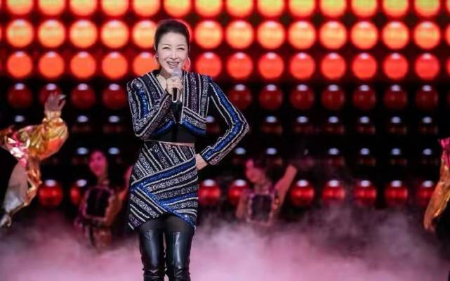 身材 天后孙悦高调回归！50岁穿女团风不翻车，时隔7年首次公开亮相