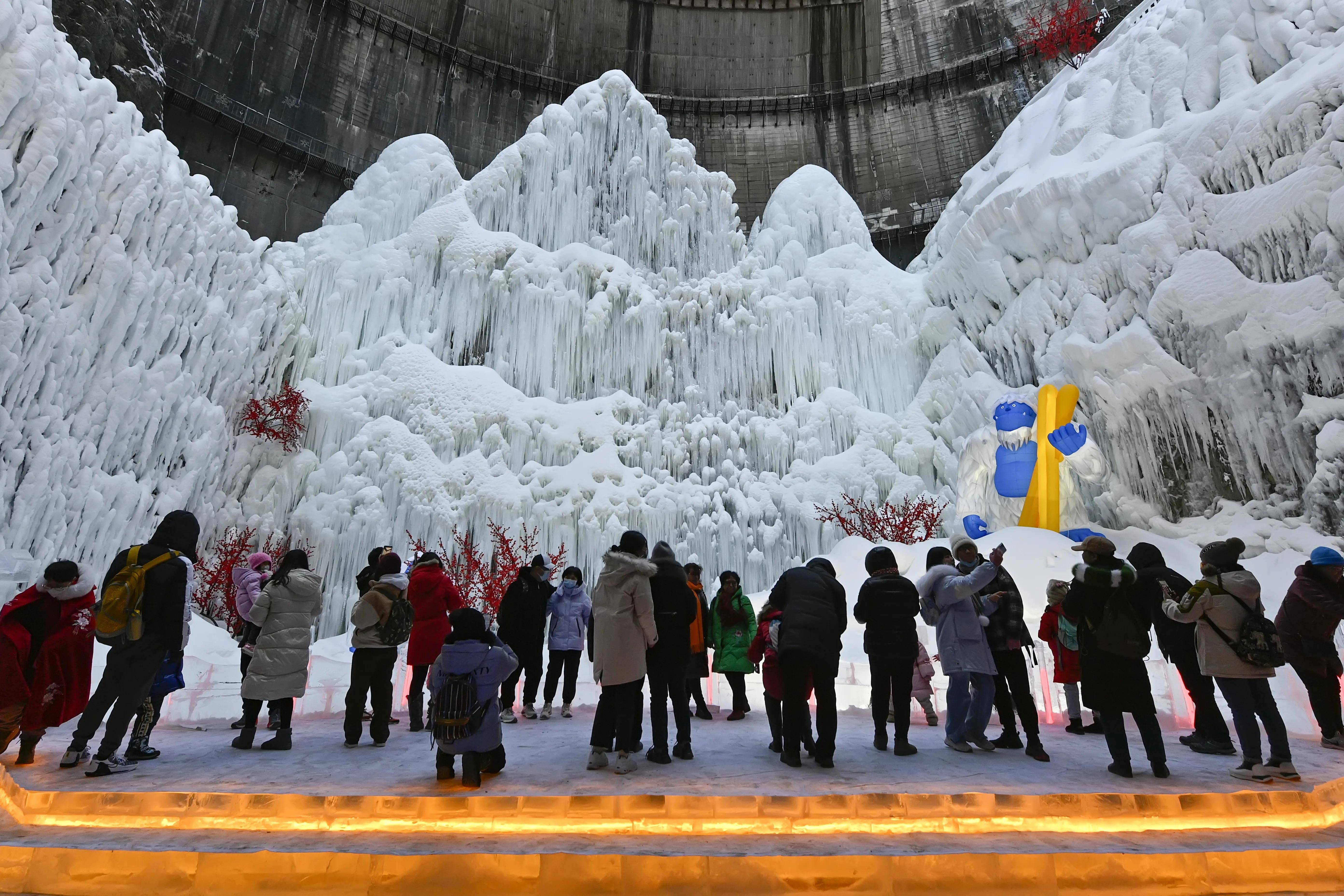 龙庆峡景区冰灯图片