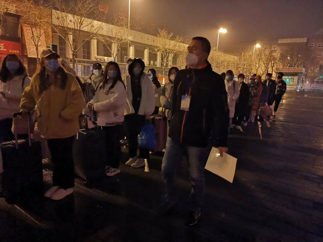 “疫”路回家 有爱相随 | 西安职业技术学院护送学生平安返乡