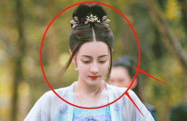 发型合适的造型有多重要？看看迪丽热巴就知道，颜值就像过山车
