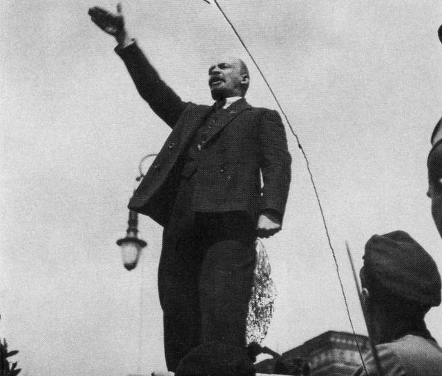 列宁在革命转变上的斗争以及布尔什维克党争取群众的斗争