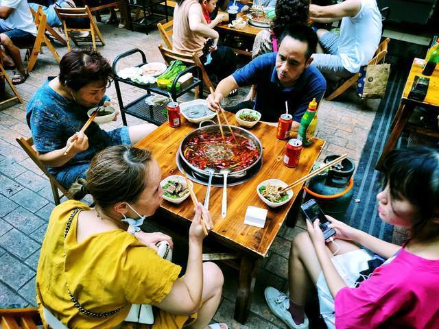 vivo X70 Pro+的真话评测：把拍照做到极致，妹子就会爱